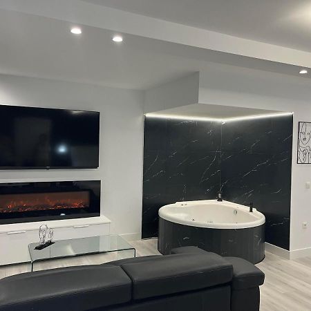 Black And White Suite "La Marinera" Castro Urdiales Exterior photo