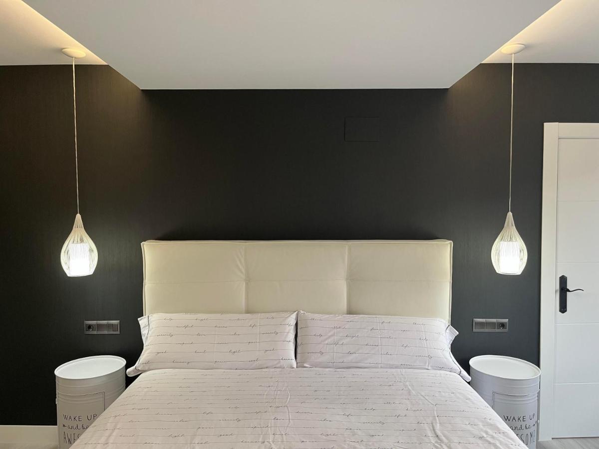 Black And White Suite "La Marinera" Castro Urdiales Exterior photo